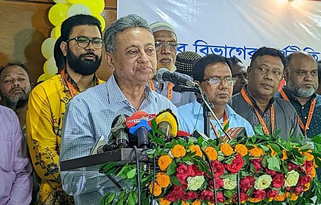 অনির্বাচিত সরকারের উপস্থিতিতে দেশ দিনে দিনে পিছিয়ে যাচ্ছে: আমির খসরু